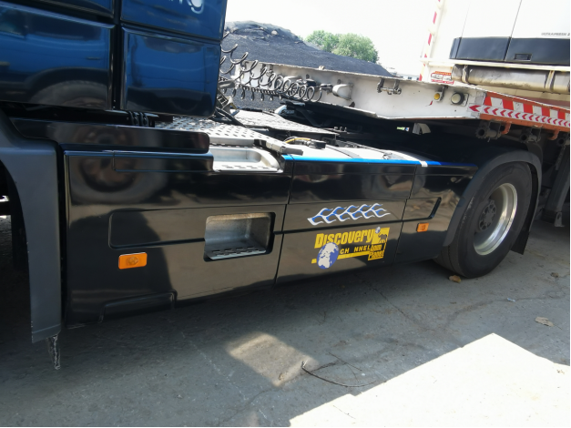 00马力的4X2重卡牵引车