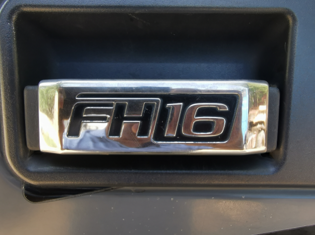 00马力的4X2重卡牵引车