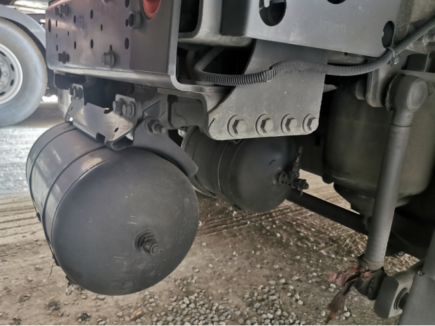 00马力的4X2重卡牵引车