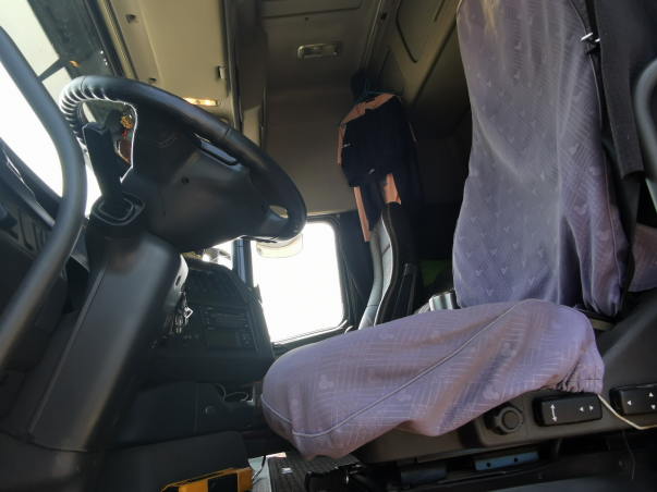 00马力的4X2重卡牵引车