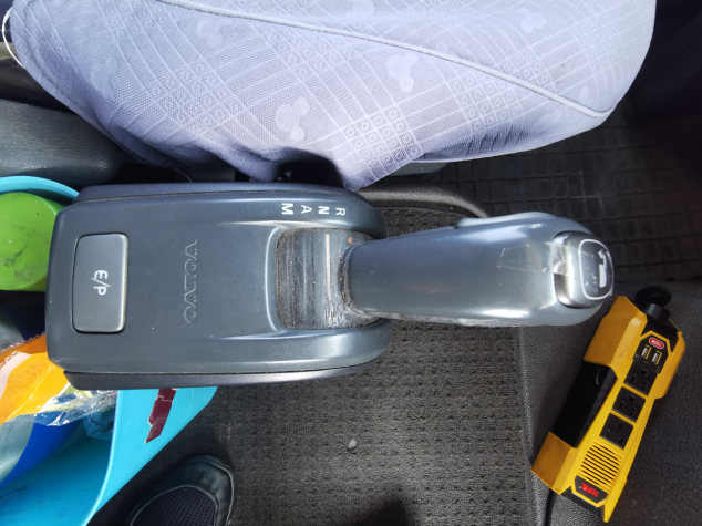 00马力的4X2重卡牵引车