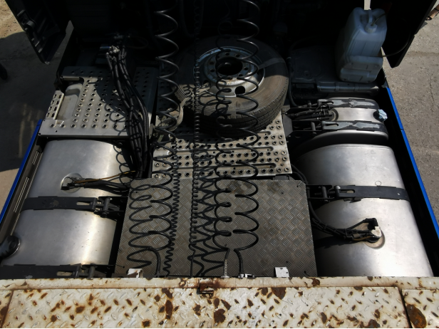 00马力的4X2重卡牵引车