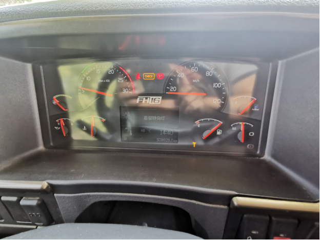 00马力的4X2重卡牵引车