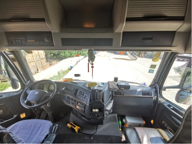 00马力的4X2重卡牵引车