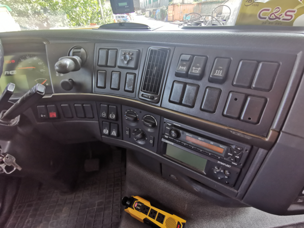 00马力的4X2重卡牵引车