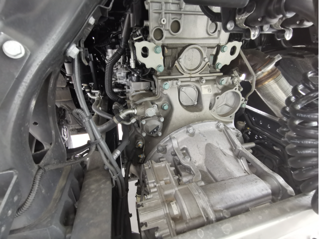 0多万的奔驰第5代新阿克托斯牵引车实拍！国产重卡和进口重卡有多大差距？"