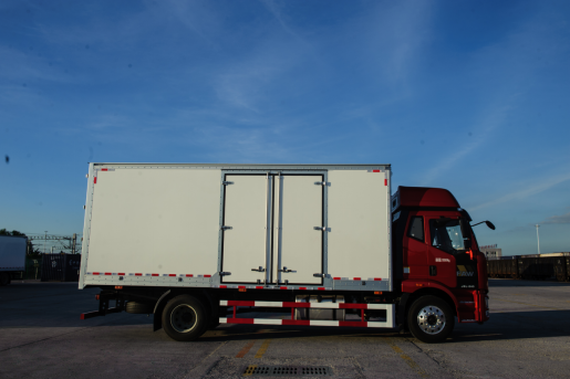 （曝料）又一重卡企业推新车？标配10寸液晶大屏 比豪华轿车还舒适