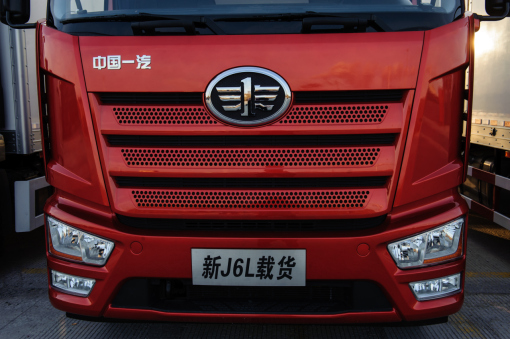 （曝料）又一重卡企业推新车？标配10寸液晶大屏 比豪华轿车还舒适