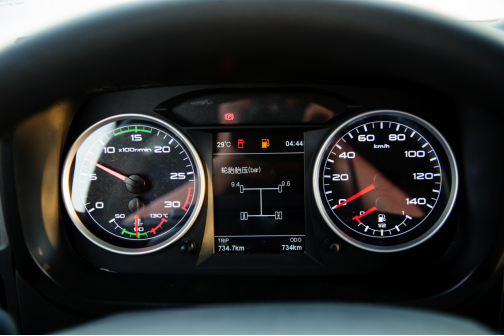 （曝料）又一重卡企业推新车？标配10寸液晶大屏 比豪华轿车还舒适