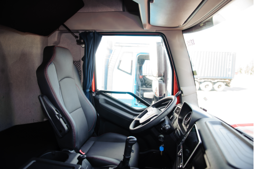 （曝料）又一重卡企业推新车？标配10寸液晶大屏 比豪华轿车还舒适