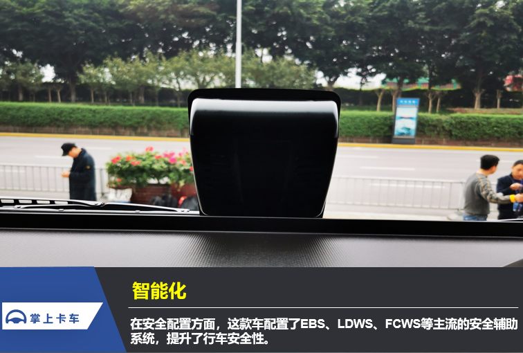 现代创虎全新一代LNG重卡牵引车面世，它都有啥亮点？