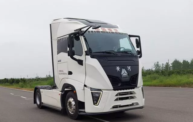 中国重汽新黄河600马力牵引车 百公里油耗仅29.5L?