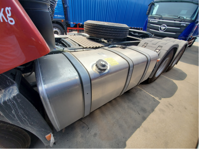 中国重汽为何敢叫响免费升级AMT变速箱？看看这款豪沃T7H自动挡重卡牵引车就明白了