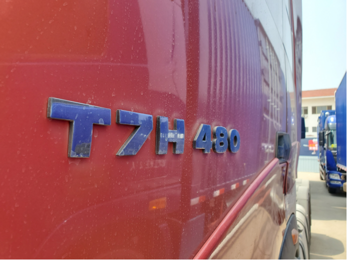 中国重汽为何敢叫响免费升级AMT变速箱？看看这款豪沃T7H自动挡重卡牵引车就明白了