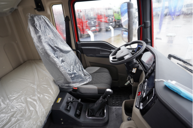 新车大曝光！刚上市的陕汽德龙M3000S重卡牵引车配置详解