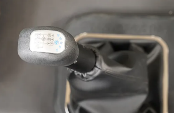 新车大曝光！刚上市的陕汽德龙M3000S重卡牵引车配置详解