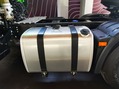 自重8.1吨+标配取力器+油浴空滤 这款6X4砂石料重卡拉货多赚钱更给力