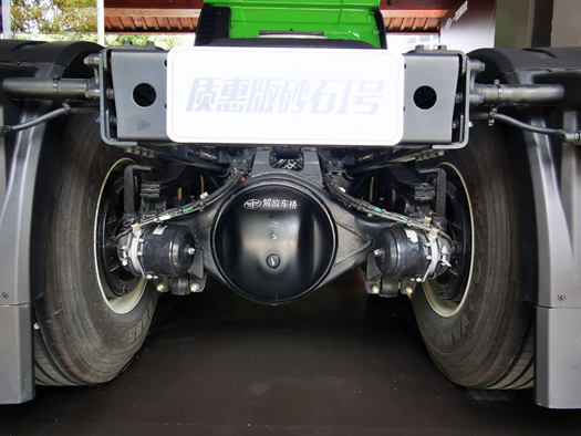 自重8.1吨+标配取力器+油浴空滤 这款6X4砂石料重卡拉货多赚钱更给力