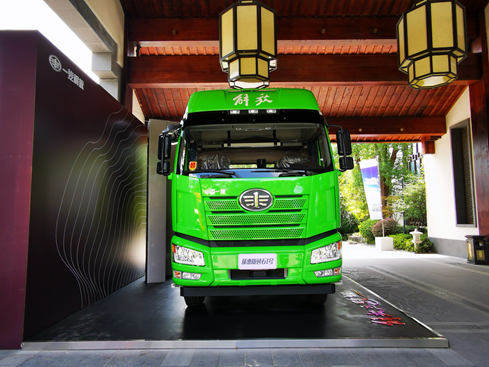 自重8.1吨+标配取力器+油浴空滤 这款6X4砂石料重卡拉货多赚钱更给力