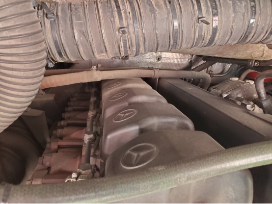 0年前的奔驰卡车就有气囊悬挂，这辆车的实力如今也能吊打国产高端重卡"