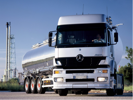 0年前的奔驰卡车就有气囊悬挂，这辆车的实力如今也能吊打国产高端重卡"