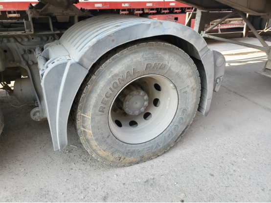 0年前的奔驰卡车就有气囊悬挂，这辆车的实力如今也能吊打国产高端重卡"