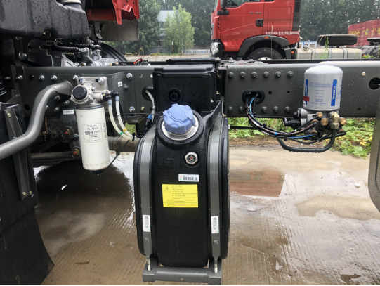 中型卡车最靓的仔！重汽新版HOWO TX系列载货车实拍详解