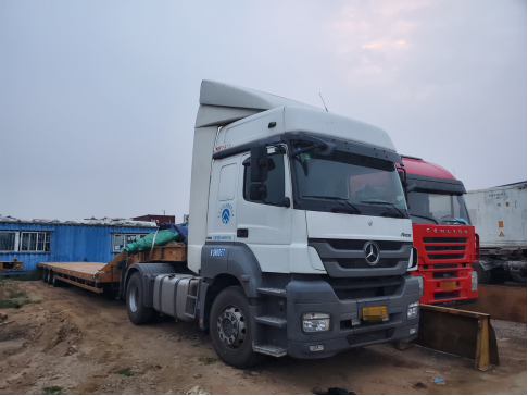 0年前的奔驰卡车就有气囊悬挂，这辆车的实力如今也能吊打国产高端重卡"