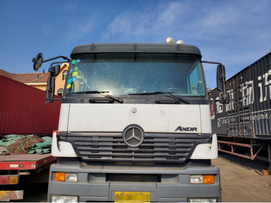 0年前的奔驰卡车就有气囊悬挂，这辆车的实力如今也能吊打国产高端重卡"