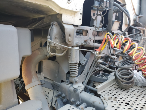 0年前的奔驰卡车就有气囊悬挂，这辆车的实力如今也能吊打国产高端重卡"