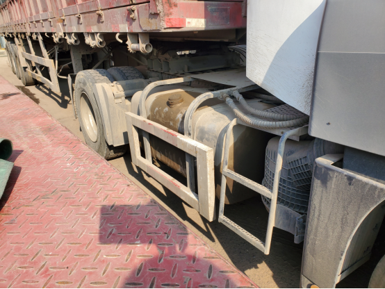 0年前的奔驰卡车就有气囊悬挂，这辆车的实力如今也能吊打国产高端重卡"