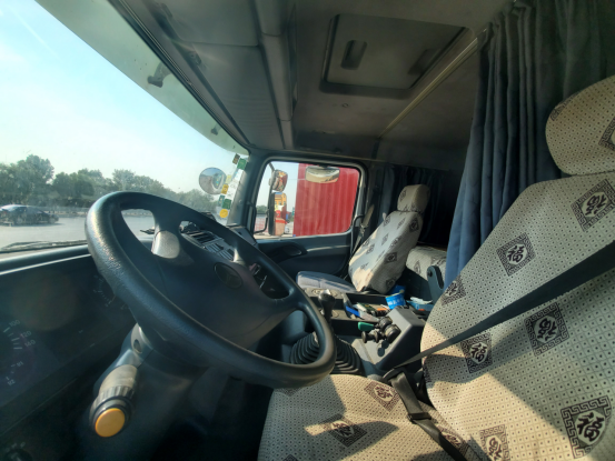 0年前的奔驰卡车就有气囊悬挂，这辆车的实力如今也能吊打国产高端重卡"