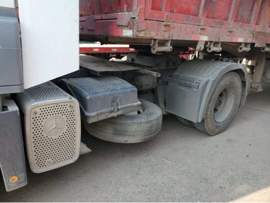 0年前的奔驰卡车就有气囊悬挂，这辆车的实力如今也能吊打国产高端重卡"