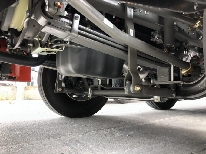 汕德卡8X4自动挡冷藏车来了！440马力+1000L双油箱，配置很豪横