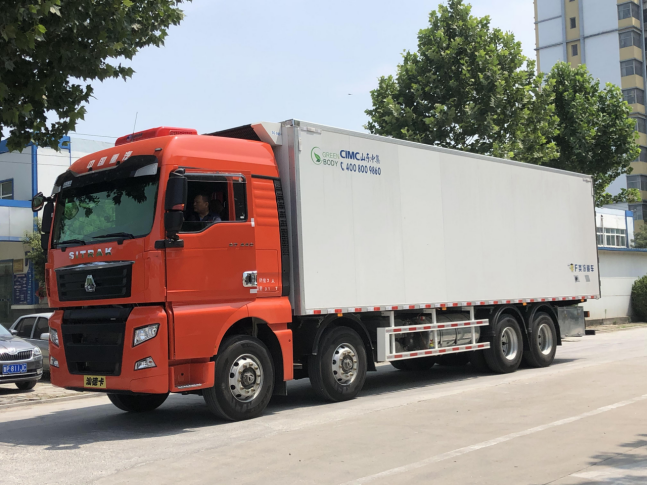 汕德卡8X4自动挡冷藏车来了！440马力+1000L双油箱，配置很豪横