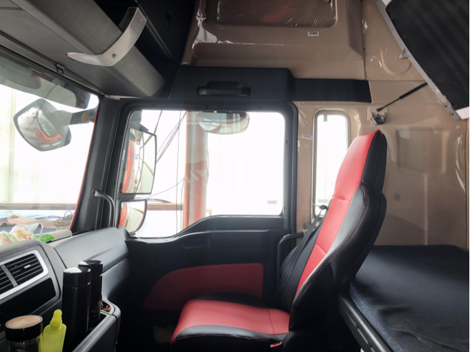 汕德卡8X4自动挡冷藏车来了！440马力+1000L双油箱，配置很豪横