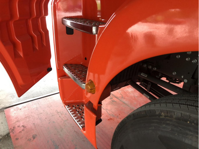 汕德卡8X4自动挡冷藏车来了！440马力+1000L双油箱，配置很豪横