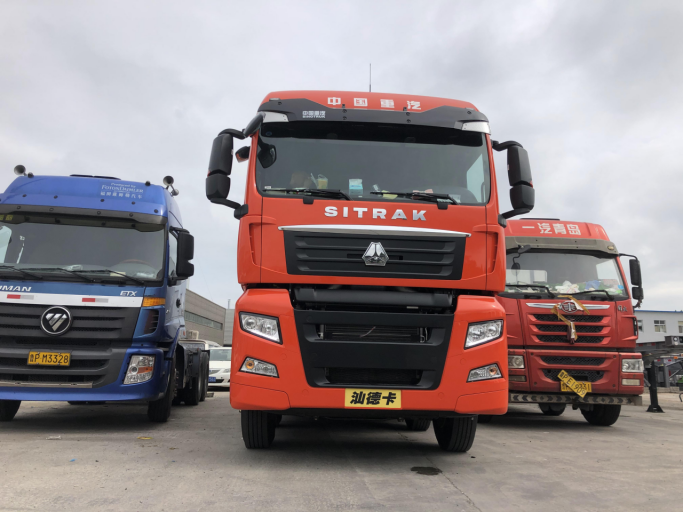 汕德卡8X4自动挡冷藏车来了！440马力+1000L双油箱，配置很豪横