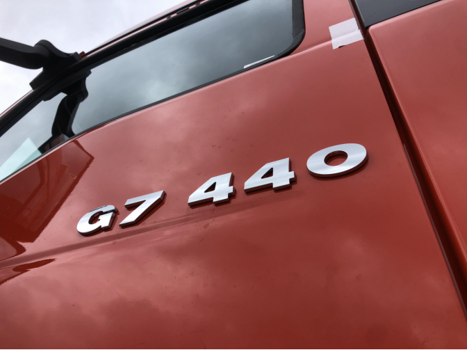 汕德卡8X4自动挡冷藏车来了！440马力+1000L双油箱，配置很豪横