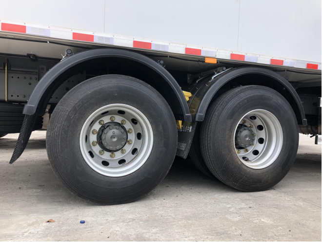 汕德卡8X4自动挡冷藏车来了！440马力+1000L双油箱，配置很豪横