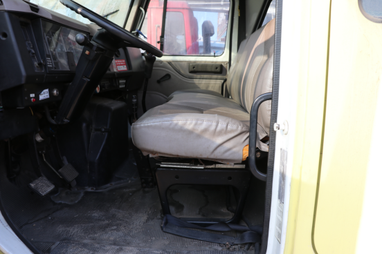 美式长头卡车长啥样？这款万国纳威斯达4700登高车很亮眼