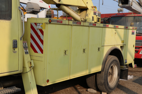 美式长头卡车长啥样？这款万国纳威斯达4700登高车很亮眼