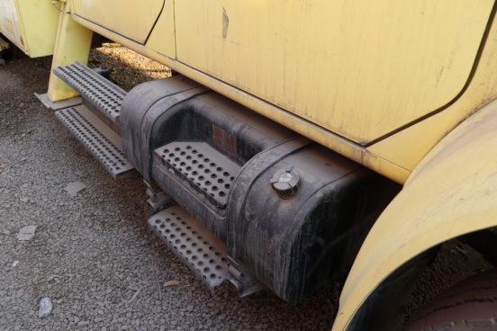 美式长头卡车长啥样？这款万国纳威斯达4700登高车很亮眼