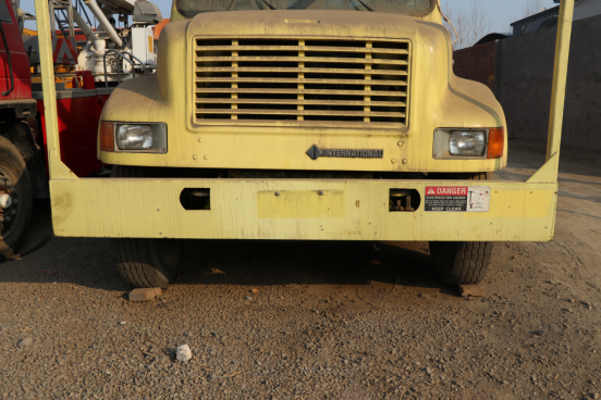 美式长头卡车长啥样？这款万国纳威斯达4700登高车很亮眼