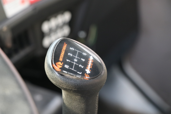 美式长头卡车长啥样？这款万国纳威斯达4700登高车很亮眼