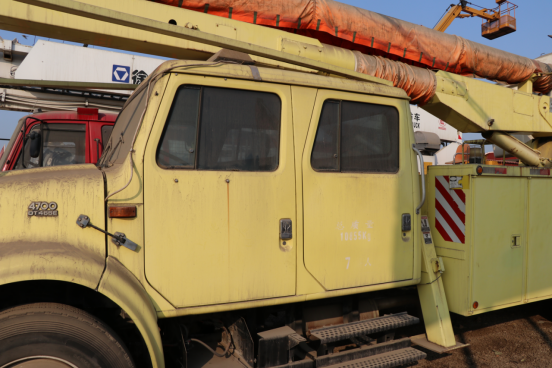 美式长头卡车长啥样？这款万国纳威斯达4700登高车很亮眼