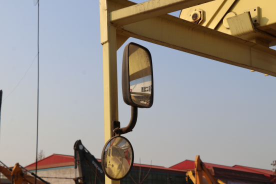 美式长头卡车长啥样？这款万国纳威斯达4700登高车很亮眼