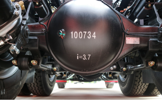 大运重卡旗舰车型V9到底有多高端？标配平地板、车载冰箱还有平板电视