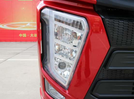 大运重卡旗舰车型V9到底有多高端？标配平地板、车载冰箱还有平板电视