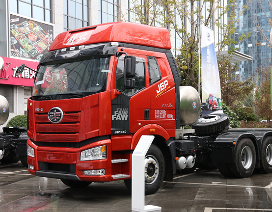 解放|重汽|陕汽|东风|大运|红岩 6款天然气重卡牵引车大PK 谁是这一领域的“畅销品”？